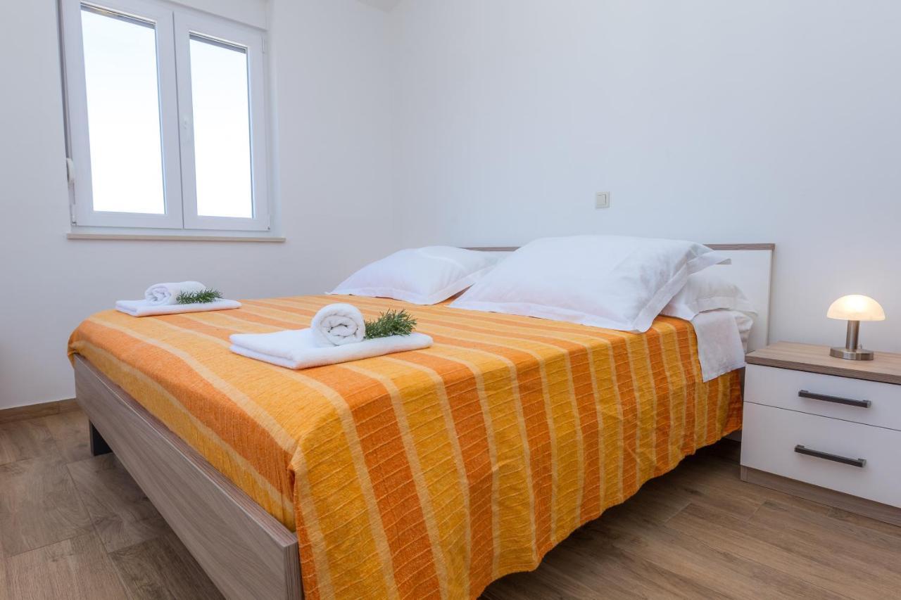 Apartments By The Sea Veli Rat, Dugi Otok - 11525 Esterno foto
