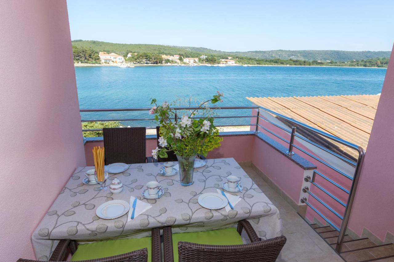Apartments By The Sea Veli Rat, Dugi Otok - 11525 Esterno foto