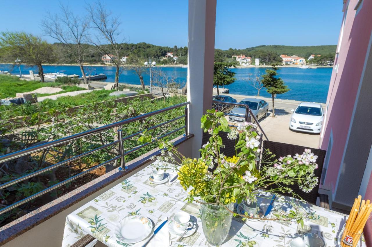 Apartments By The Sea Veli Rat, Dugi Otok - 11525 Esterno foto